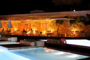 Бассейн в Marathon Beach Resort или поблизости