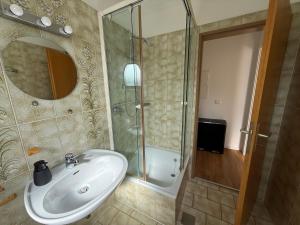a bathroom with a sink and a shower at Ferienwohnung LuMa in Rottenacker in Rottenacker