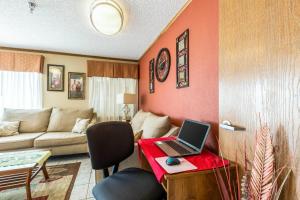 a living room with a laptop on a red table at Quality Inn Scottsbluff in Scottsbluff