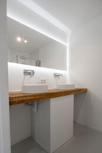 a bathroom with a sink and a mirror at Spaanse Galeien 13 in Retranchement +12 photos