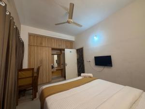 a bedroom with a bed and a ceiling fan at Hotel serenity in Cochin