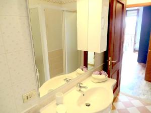 A bathroom at Giuse Még 10 kép