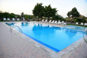 Bazén v ubytovaní Rose Hotel Faliraki alebo v jeho blízkosti