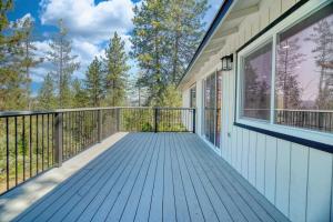 a large porch with a blue deck on a house at Modern Luxury Sierra Lodge | 3BR, 3BA | Hotel Vibe in Groveland