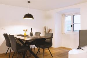 a dining room with a table and chairs at Apartment TrentaTre in Chiusa