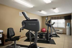 Centrul de fitness și/sau facilități de fitness de la Microtel Inn & Suites By Wyndham Mineral Wells/Parkersburg