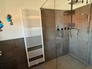 a bathroom with a shower with a glass door at Wohnung Kirchstein Highlight Fliegenfischen auf der Isar in Lenggries +27 photos