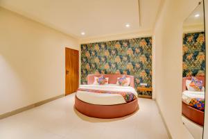 a bedroom with a large bed and a painting on the wall at FabHotel Relax Inn Executive in Pune