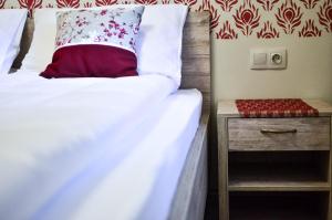 Postel nebo postele na pokoji v ubytování Páva Apartmanház