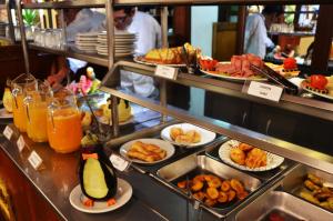 Comida no hotel ou em algum lugar perto