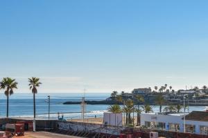 a view of a beach with palm trees and the ocean at Hawaii in Jávea