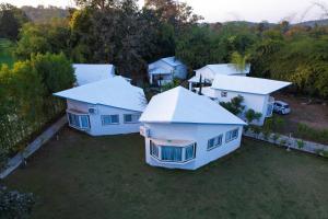 an overhead view of a group of white houses at Olive in Tāla