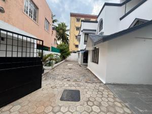 an alleyway between two buildings in a city at Trichy homestays in Tiruchirappalli