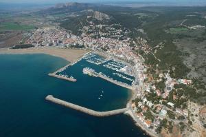 an aerial view of a harbor with a city at Apartamentos Bonsol in L'Estartit