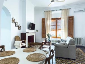a living room with a table and chairs at Almaterra Apartamentos Turísticos in Huéscar