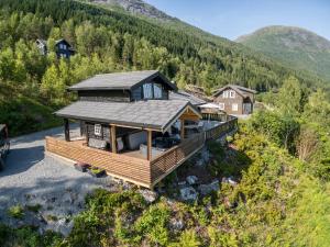 an aerial view of a house with a roof at Tenden Panorama in Stryn