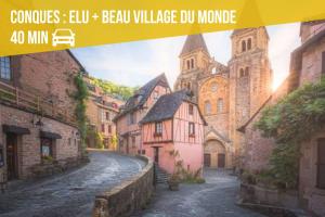 a picture of a street with a church at Le Choeur in Rodez +5 photos