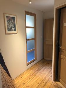 an empty room with a window and a wooden floor at Le Refuge du Cap in Cescau