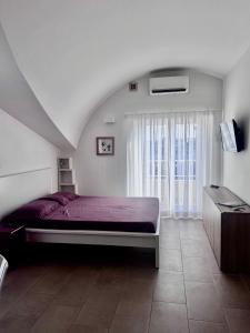 a bedroom with a large bed and a window at MareVasto - appartamento Vasto Marina in Vasto