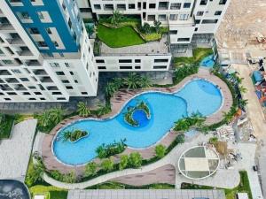 an overhead view of a swimming pool in a building at Healing Home - Charm Ruby Apartment in Dĩ An