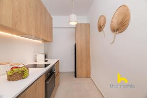 a kitchen with a bowl of fruit on the counter at Sun-Splashed Top-Floor APT with Seaview and Jacuzzi! in Vari