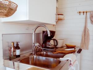 a kitchen sink with a coffee maker on it at Nävekvarns Skärgårdscamping in Nävekvarn