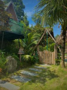 a house with a bridge over a walkway at Bird House Ecolodge Nghệ An in Hữu Biêt +15 photos