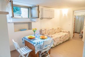 a living room with a table and a couch at La Casina Del Campese in Campese