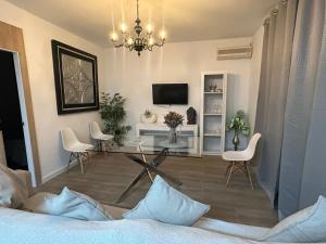 a living room with a table and chairs and a bed at Almodovar alojamientos 1 in Almodóvar del Río