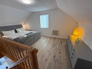 a bedroom with a bed and a wooden floor at Wittower Heide 40-3 in Glowe