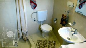 a bathroom with a toilet and a sink at Villa Lavanda in Sutomore