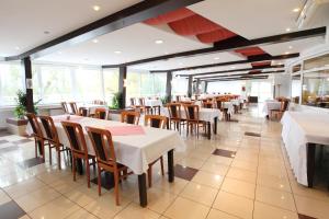 Restaurace v ubytování Hotel Zátoka + 37 fotografií