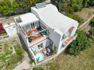 an overhead view of a white house with a swimming pool at Villa Navarra in Praiano