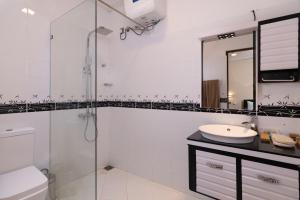 a bathroom with a glass shower and a sink at Oak Ray Misty Hills in Nuwara Eliya +32 photos