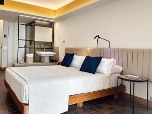 a bedroom with a large bed and a bathroom at Hotel SunClub CalaVinya in Salou +52 photos