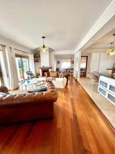 a large living room with a couch and a table at Villa Mar & Surf • Piscina privada in Atouguia da Baleia