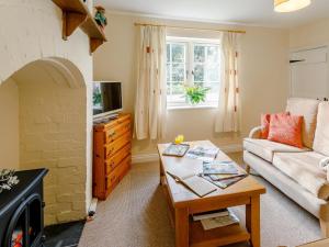 a living room with a couch and a table at 2 Bed in Alford oc-77637 in Rigsby