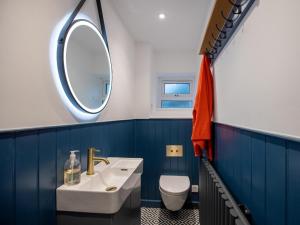 a bathroom with a white sink and a mirror at 3 Bed in Kings Lynn oc-43950 in Docking +13 photos
