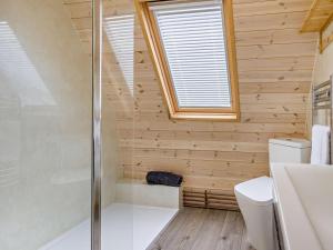 a bathroom with a shower and a toilet at 1 Bed in Shrewsbury oc-93394 in Leighton