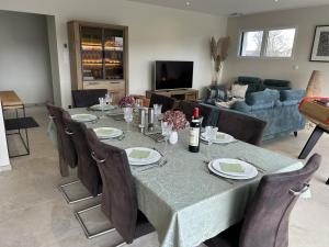 a dining room with a table and a couch at Gîte Le 10 in Neuville-du-Poitou