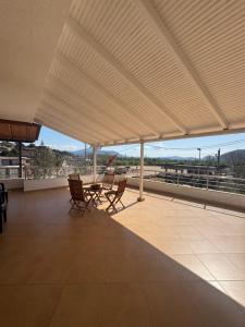 a patio with chairs and a table on a roof at Azure Horizon in Çukë