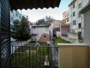 a view of a courtyard from a balcony of a building at Chalet di città in Rome