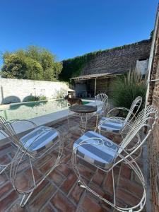 a group of chairs and a table on a patio at BichoNegro Hostel in Concordia