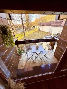 a balcony with a table and chairs on a wooden deck at FLOK horizon in Malbuisson