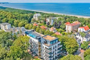 an aerial view of a building next to the beach at Seaside Garden by Baltic Home Świnoujście in Świnoujście