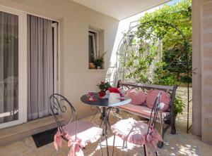 a patio with a table and chairs on a balcony at Apartment Oaza in Supetar