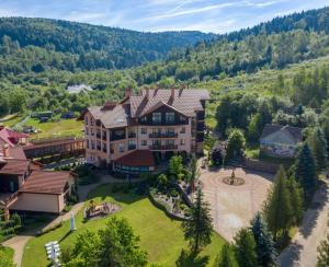 an aerial view of a large house in the mountains at СПА-Готель "RESPECT" in Skhidnitsa