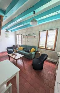 a living room with a couch and a table at La rose d'Alfred in Chédigny