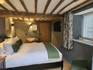 a bedroom with a large bed and a window at Cotswold Cottage Guest House in Stow on the Wold