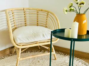 a wicker chair sitting next to a glass table at Il Colle in Buia